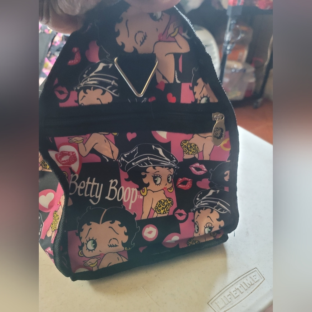 Betty Boop Kisses Large Duffel Tote Bag Spacious Travel Lightweight Sexy… GM3 - Picture 4 of 6